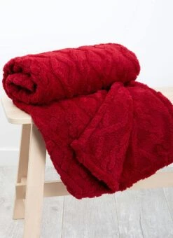 Cable Fleece Red Throw